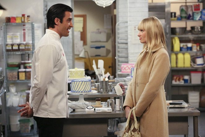 2 Broke Girls - And the Near Death Experience - Photos - Gilles Marini, Beth Behrs