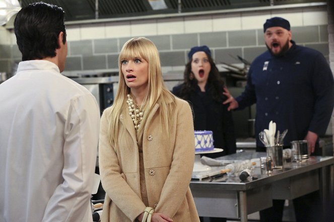 2 Broke Girls - And the Near Death Experience - Photos - Beth Behrs