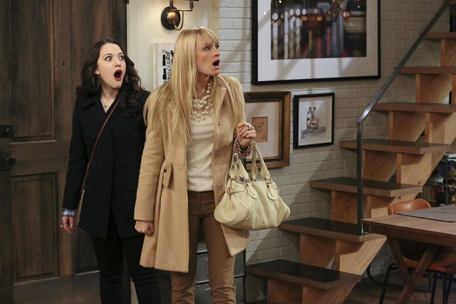 2 Broke Girls - And the Near Death Experience - Photos - Kat Dennings, Beth Behrs