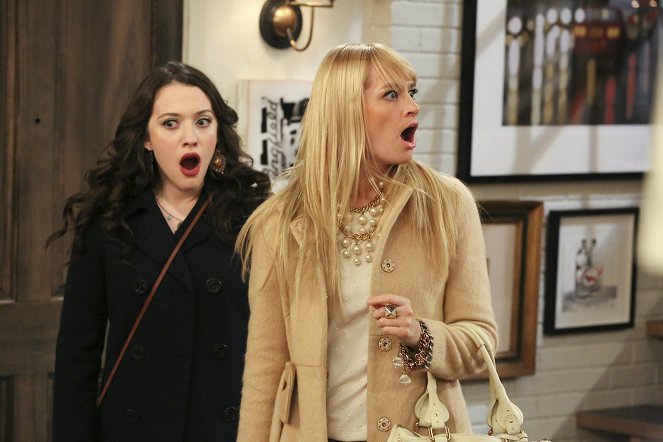 2 Broke Girls - And the Near Death Experience - Photos - Kat Dennings, Beth Behrs