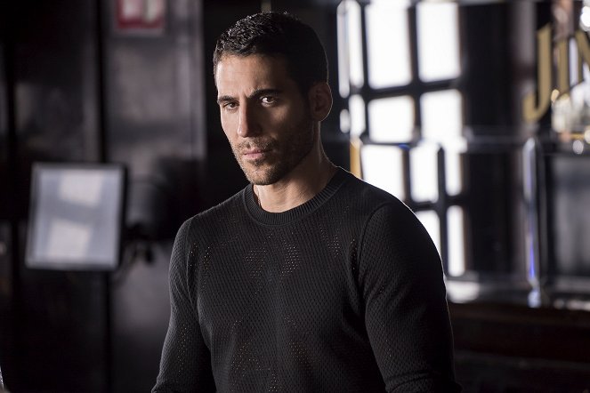 Sense8 - Fear Never Fixed Anything - Photos - Miguel Ángel Silvestre