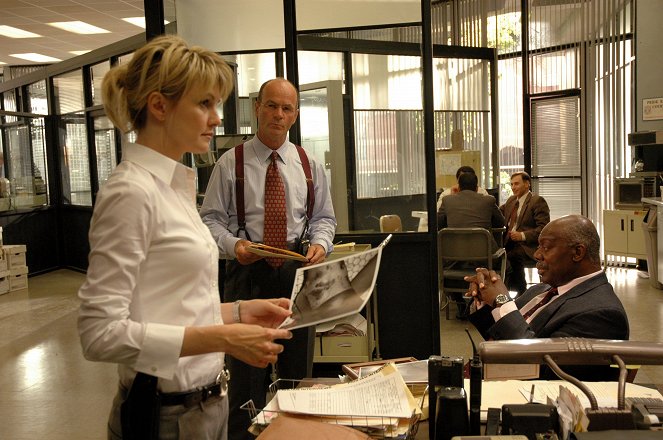 Cold Case : Affaires classées - Season 2 - Les Bas-fonds - Film - Kathryn Morris, John Finn, Thom Barry