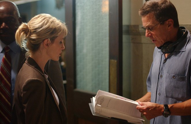 Cold Case - Kein Opfer ist je vergessen - Season 2 - Am Rande der Gesellschaft - Dreharbeiten - Kathryn Morris, Tim Matheson