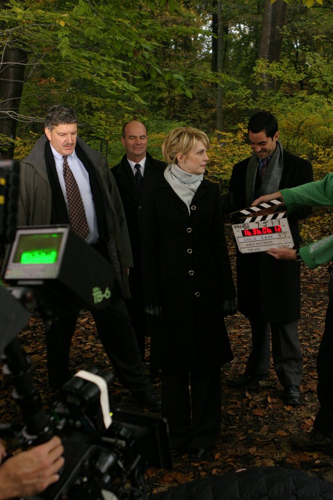 Cold Case - Season 2 - The Sleepover - Making of - John Finn, Kathryn Morris, Danny Pino