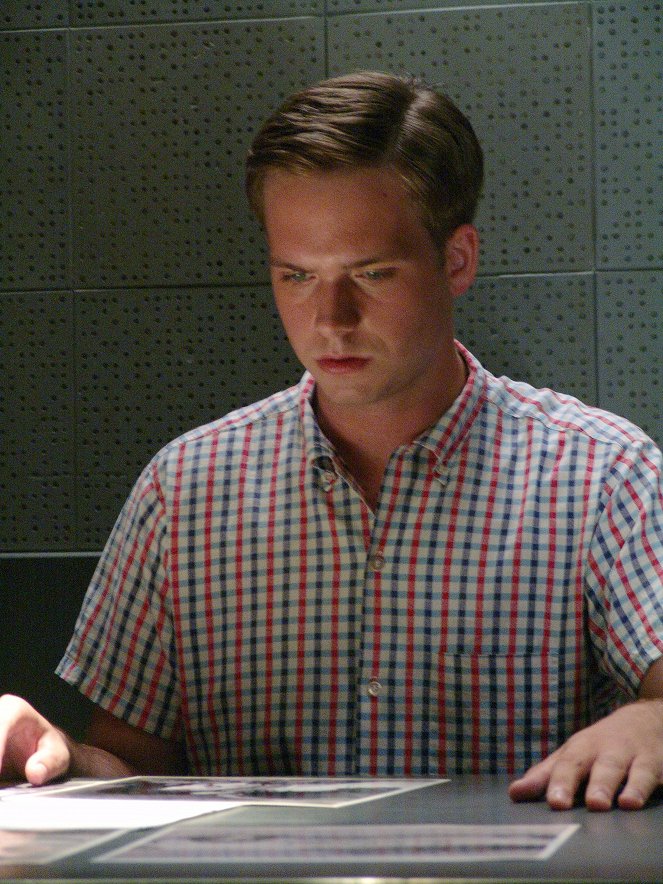 Cold Case - Season 2 - Red Glare - Photos - Patrick J. Adams