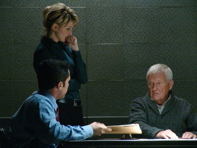Dowody zbrodni - Season 2 - Czerwone światło - Z filmu - Kathryn Morris, Orson Bean