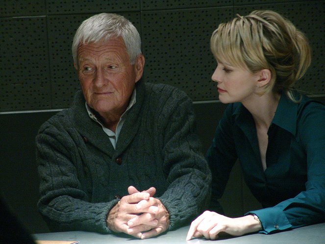 Todistettavasti syyllinen - Season 2 - Red Glare - Kuvat elokuvasta - Orson Bean, Kathryn Morris