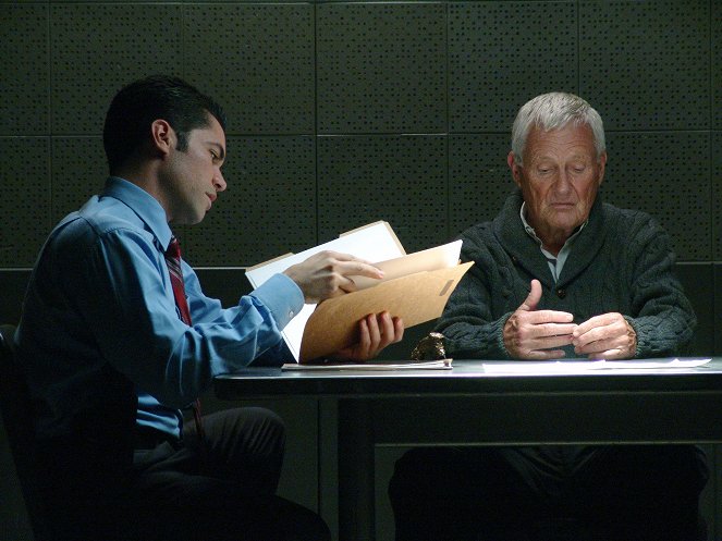 Cold Case - Kein Opfer ist je vergessen - Season 2 - Hexenjagd - Filmfotos - Danny Pino, Orson Bean