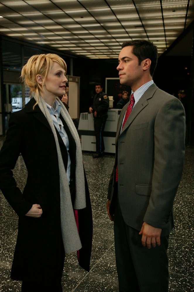 Cold Case - Wishing - Photos - Kathryn Morris, Danny Pino