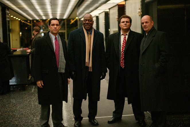 Cold Case - Wishing - De filmagens - Danny Pino, Thom Barry, Jeremy Ratchford, John Finn