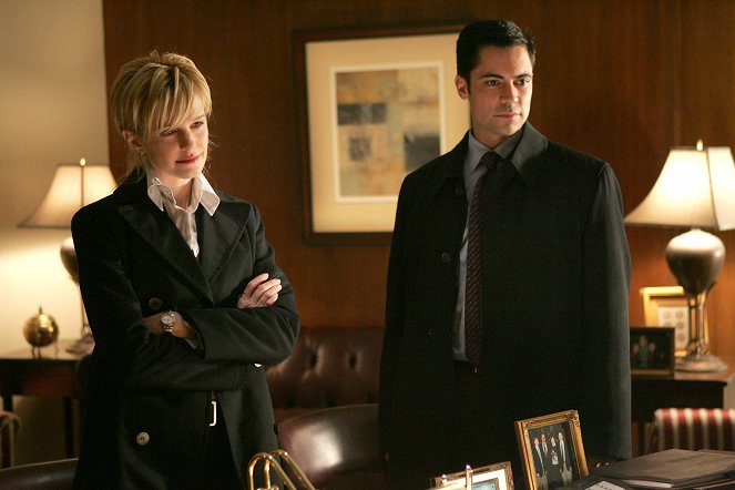 Cold Case - Ravaged - Photos - Kathryn Morris, Danny Pino
