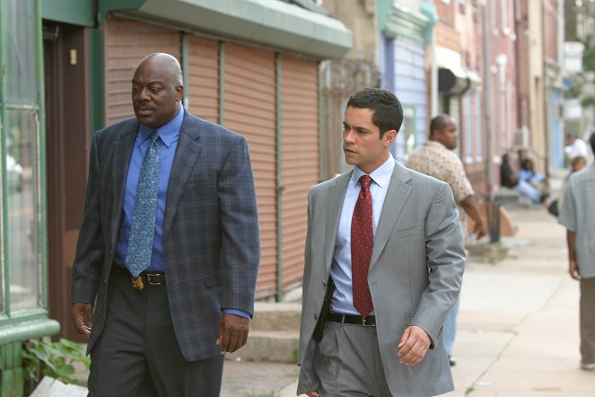 Cold Case - Colors - Photos - Thom Barry, Danny Pino
