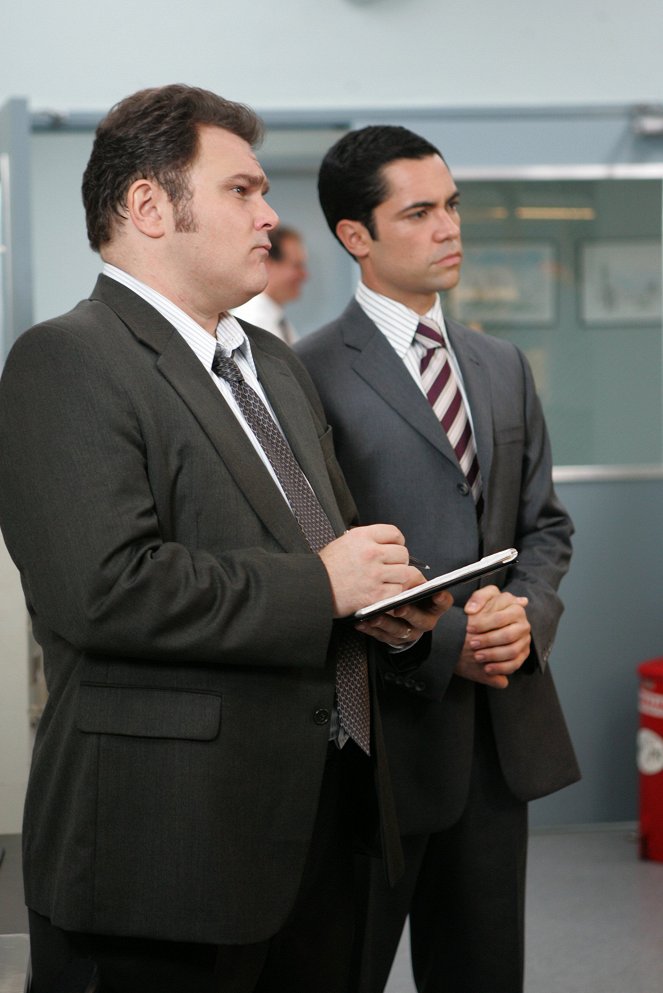 Cold Case - Honor - Photos - Jeremy Ratchford, Danny Pino