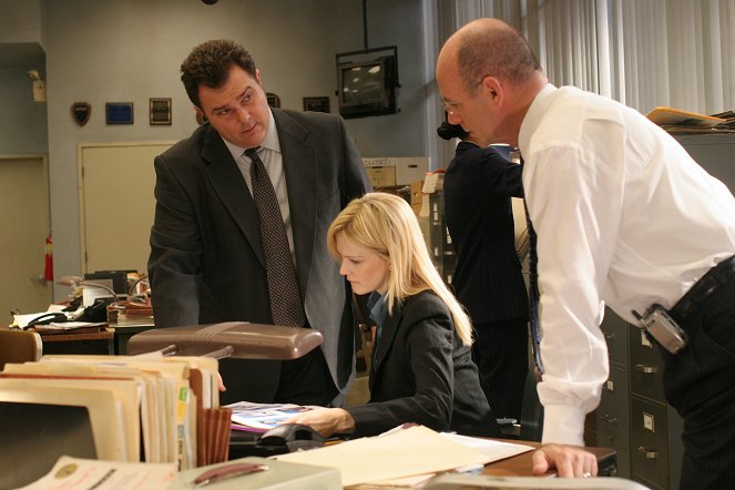 Cold Case - Season 3 - Detention - Photos - Jeremy Ratchford, Kathryn Morris, John Finn