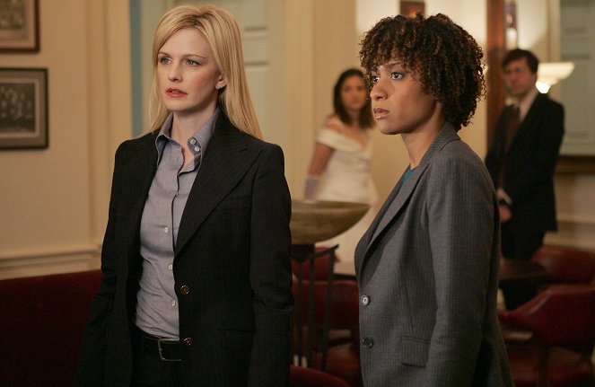 Cold Case - Debut - Photos - Kathryn Morris, Tracie Thoms