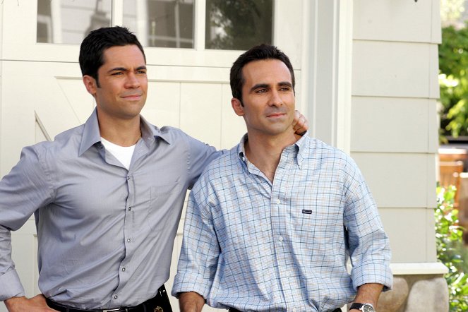 Cold Case - Season 4 - The War at Home - Photos - Danny Pino, Nestor Carbonell