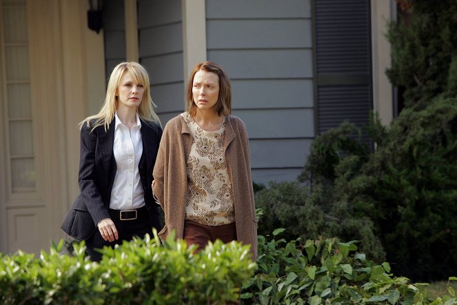 Cold Case - Baby Blues - Photos - Kathryn Morris, Susan Blakely