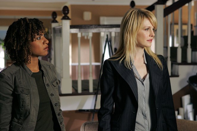Cold Case - Baby Blues - Photos - Tracie Thoms, Kathryn Morris