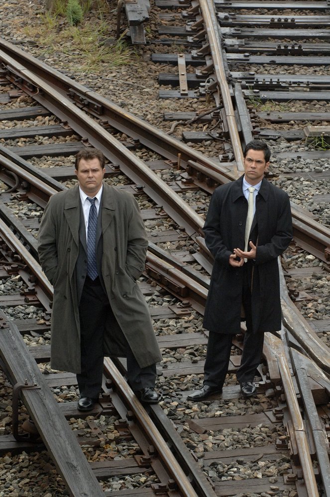 Cold Case : Affaires classées - Au fond du trou - Film - Jeremy Ratchford, Danny Pino