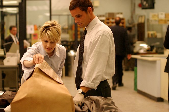 Cold Case - Churchgoing People - Photos - Kathryn Morris, Justin Chambers