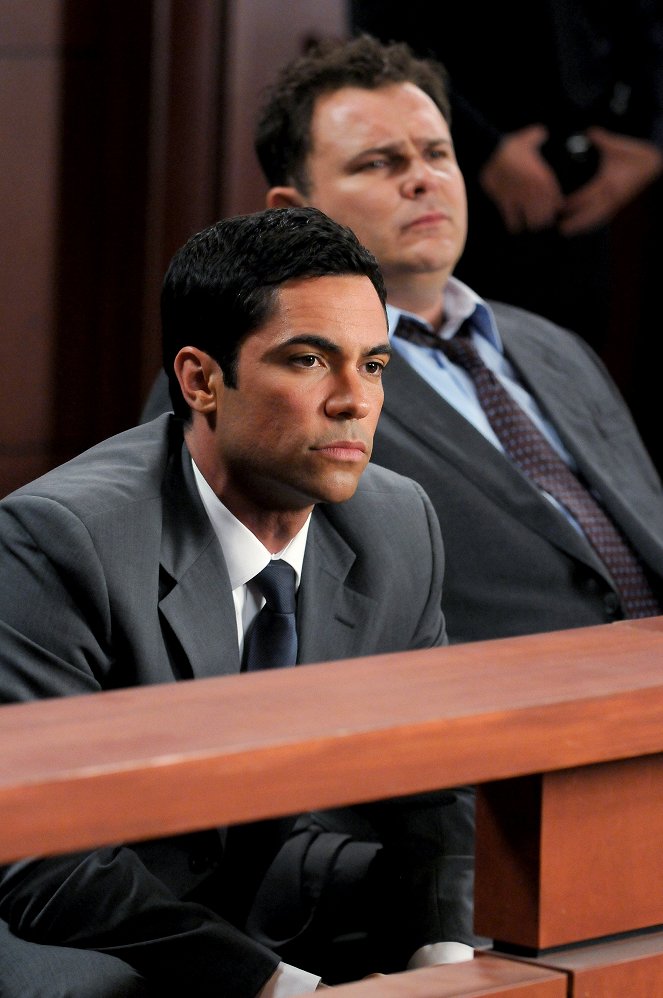 Cold Case - The Crossing - Photos - Danny Pino, Jeremy Ratchford