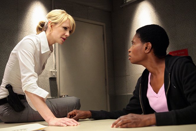 Dowody zbrodni - Season 7 - Poprawczak - Z filmu - Kathryn Morris, Adina Porter