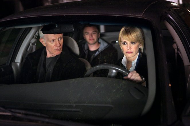 Cold Case - The Good Soldier - Photos - Raymond J. Barry, Kathryn Morris