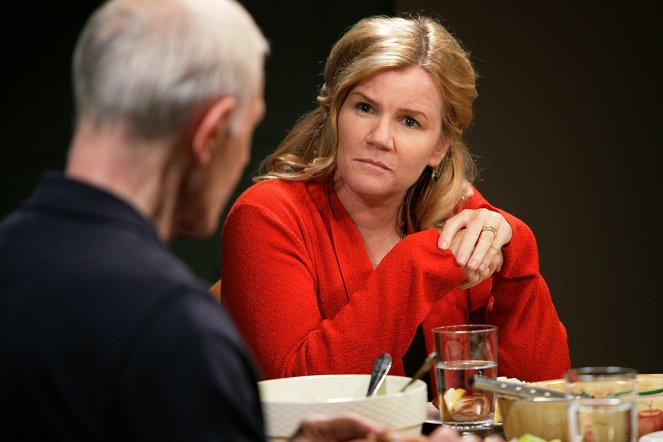 Cold Case - The Good Soldier - Photos - Mare Winningham
