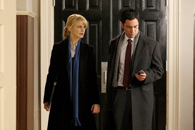 Cold Case - One Fall - Photos - Kathryn Morris, Danny Pino