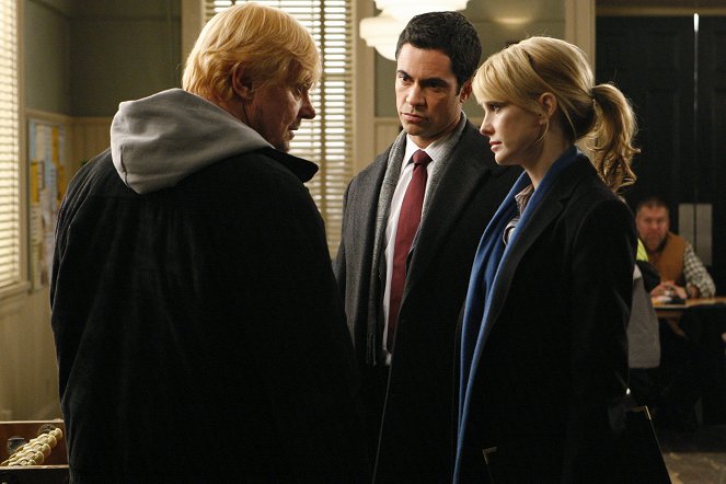Cold Case - One Fall - Photos - Roddy Piper, Danny Pino, Kathryn Morris