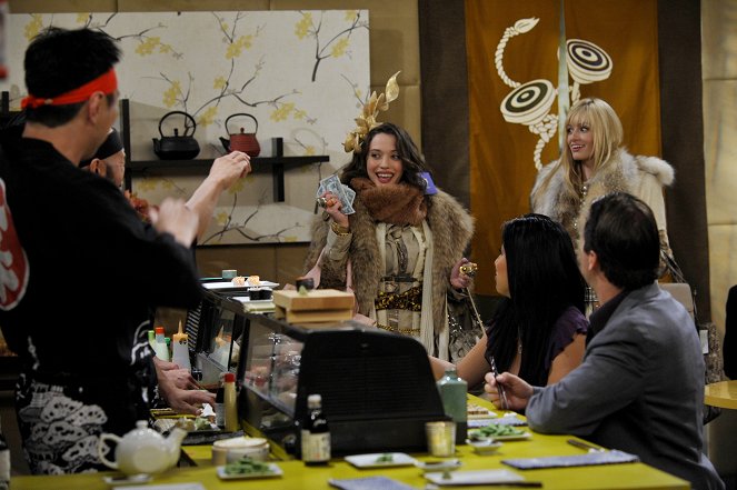 2 Broke Girls - And The Rich People Problems - Photos - Kat Dennings, Beth Behrs