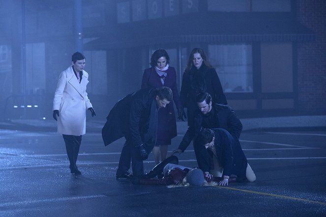 Once Upon a Time - The Final Battle: Part 2 - Van film - Ginnifer Goodwin, Lana Parrilla, Josh Dallas, Rebecca Mader, Colin O'Donoghue, Jared Gilmore