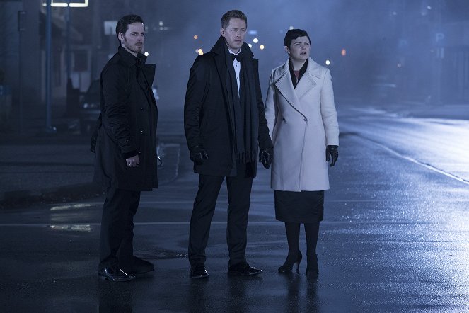 Once Upon a Time - The Final Battle: Part 2 - Photos - Colin O'Donoghue, Josh Dallas, Ginnifer Goodwin