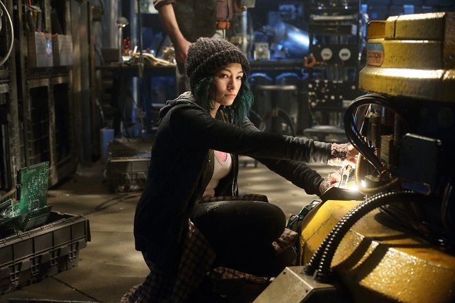 Dark Matter - Season 3 - It Doesn’t Have to Be Like This - Photos - Jodelle Ferland