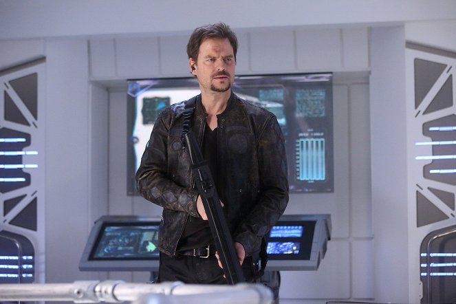Dark Matter - Season 3 - It Doesn’t Have to Be Like This - Photos - Anthony Lemke