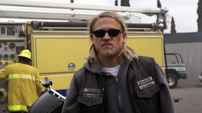 Kemény motorosok - Szemet szemért - Filmfotók - Charlie Hunnam