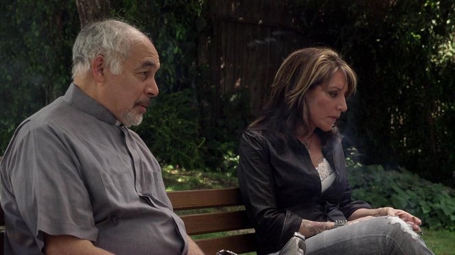 Sons of Anarchy - Service - Van film - Tony Perez, Katey Sagal