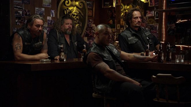 Sons of Anarchy - Service - Photos - Tommy Flanagan, Mark Boone Junior, Theo Rossi, Kim Coates