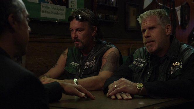 Sons of Anarchy - Service - Photos - Tommy Flanagan, Ron Perlman