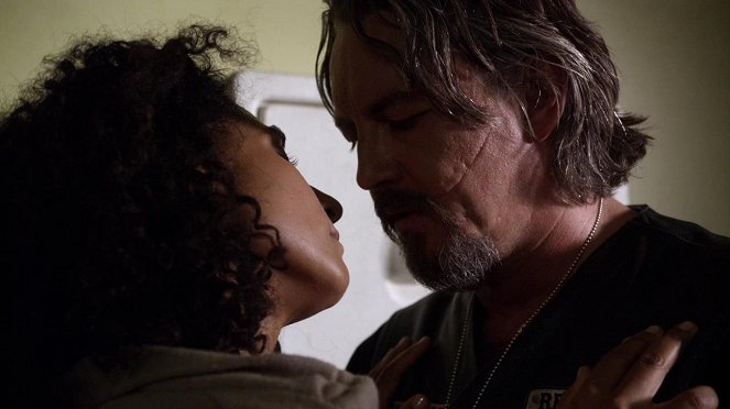 Sons of Anarchy - The Culling - Photos - Bellina Logan, Tommy Flanagan
