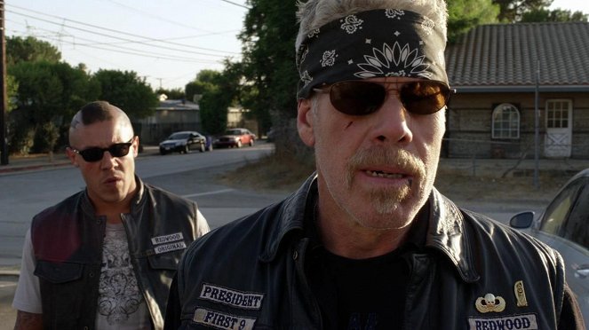 Sons of Anarchy - Na Triobloidi - Photos - Theo Rossi, Ron Perlman