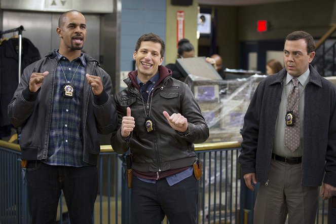 Brooklyn Nine-Nine - Season 3 - The 9-8 - Photos - Damon Wayans Jr., Andy Samberg, Joe Lo Truglio