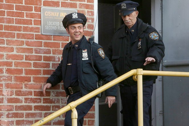 Brooklyn Nine-Nine - Season 3 - The 9-8 - Photos - Joe Lo Truglio
