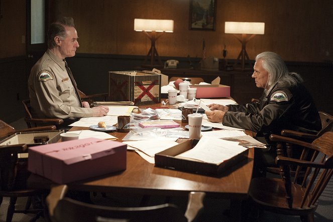 Twin Peaks - Episode 5 - De la película - Harry Goaz, Michael Horse