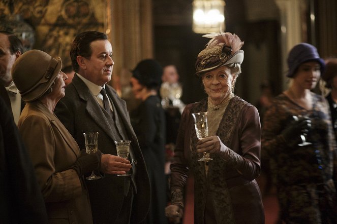 Downton Abbey - Season 6 - Christmas Special - Photos - Jeremy Swift, Maggie Smith