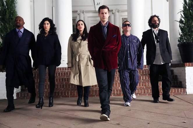 Brooklyn Nine-Nine - Cheddar - Film - Terry Crews, Stephanie Beatriz, Melissa Fumero, Andy Samberg, Joe Lo Truglio, Jason Mantzoukas