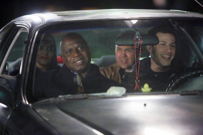 Brooklyn Nine-Nine - Season 3 - Cheddar - Photos - Andre Braugher, Andy Samberg