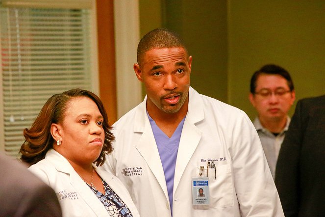 Grey's Anatomy - Season 13 - Don't Stop Me Now - Photos - Chandra Wilson, Jason George