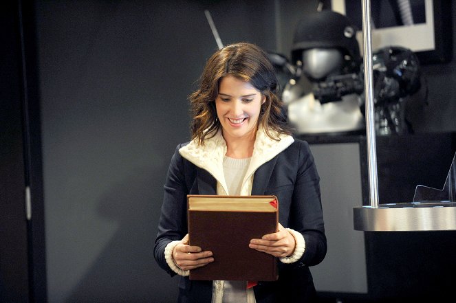 How I Met Your Mother - The Over-Correction - Photos - Cobie Smulders