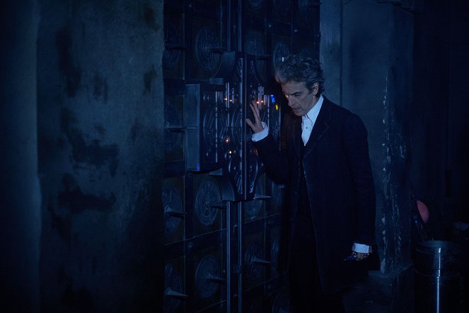 Doctor Who - Season 10 - The Empress of Mars - Photos - Peter Capaldi